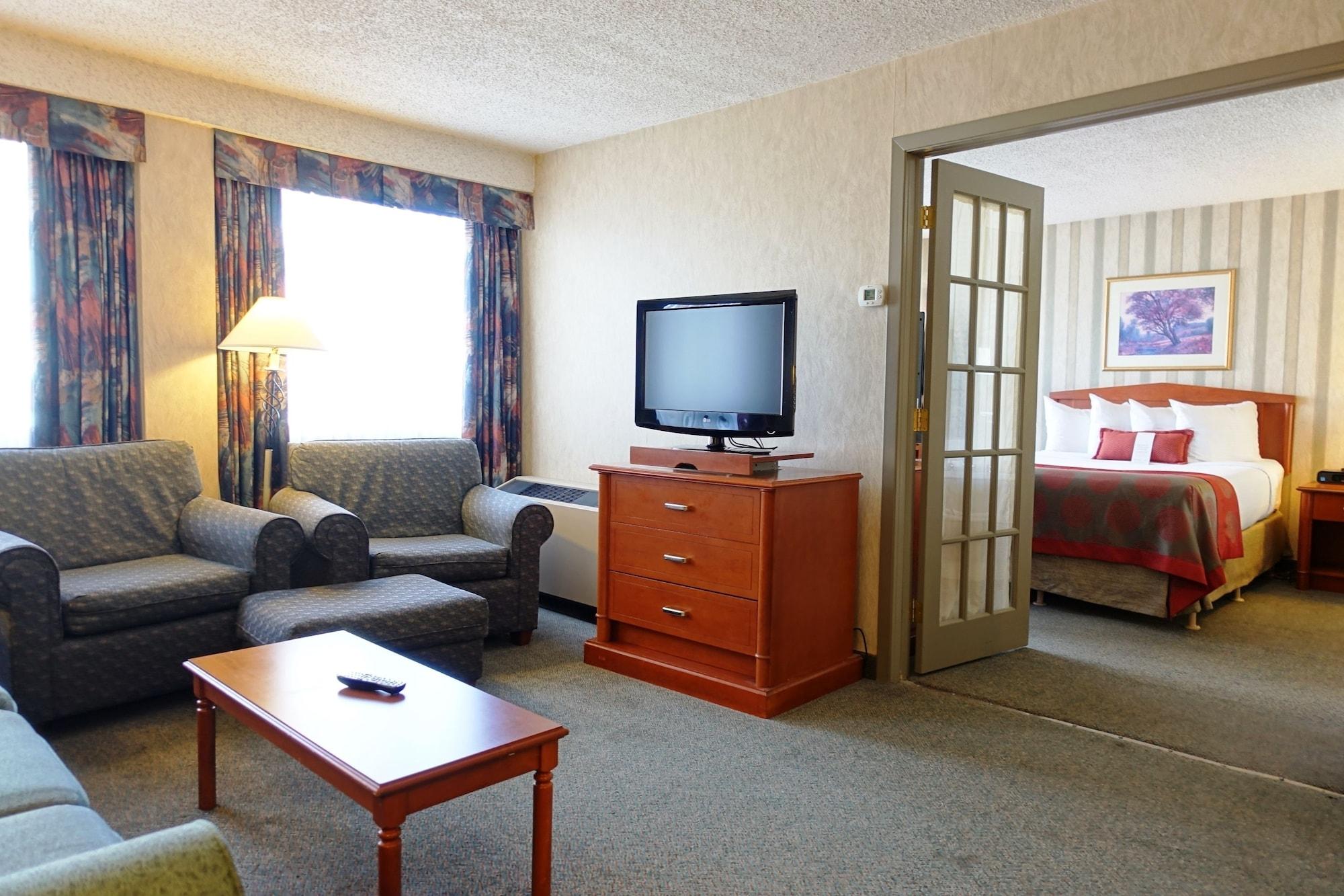 Ramada Plaza By Wyndham Regina Downtown Hotel Exterior photo