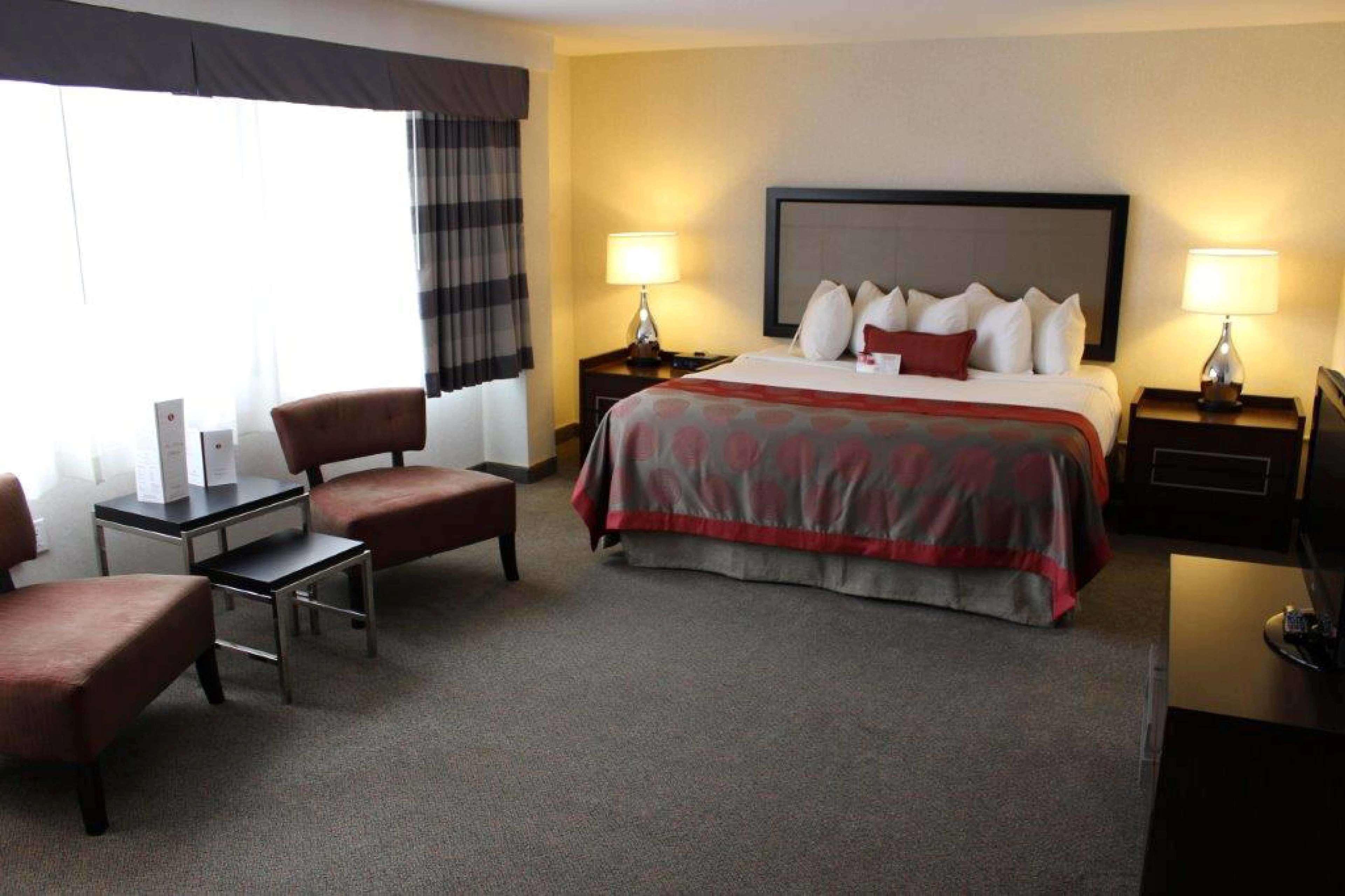 Ramada Plaza By Wyndham Regina Downtown Hotel Exterior photo