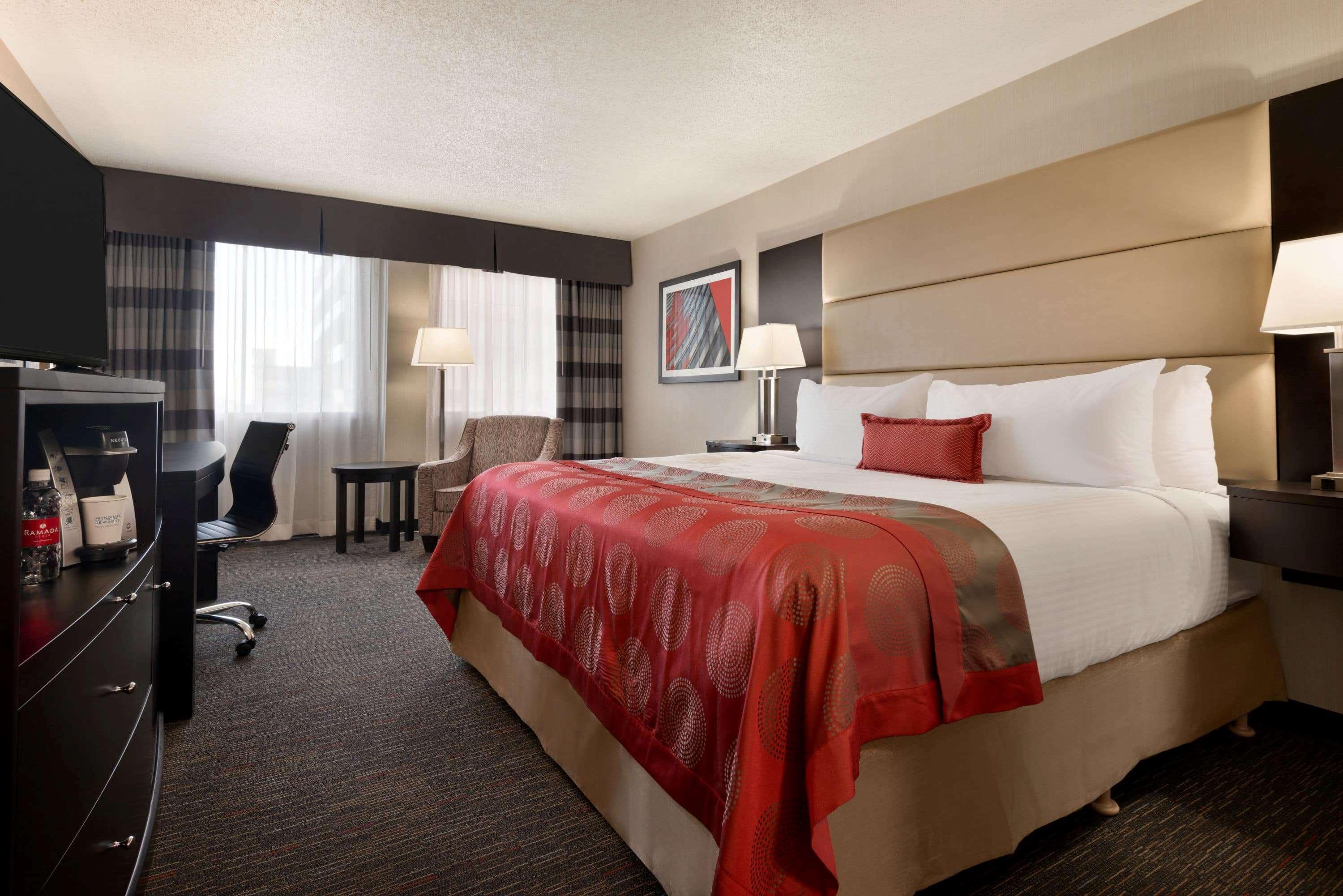 Ramada Plaza By Wyndham Regina Downtown Hotel Exterior photo