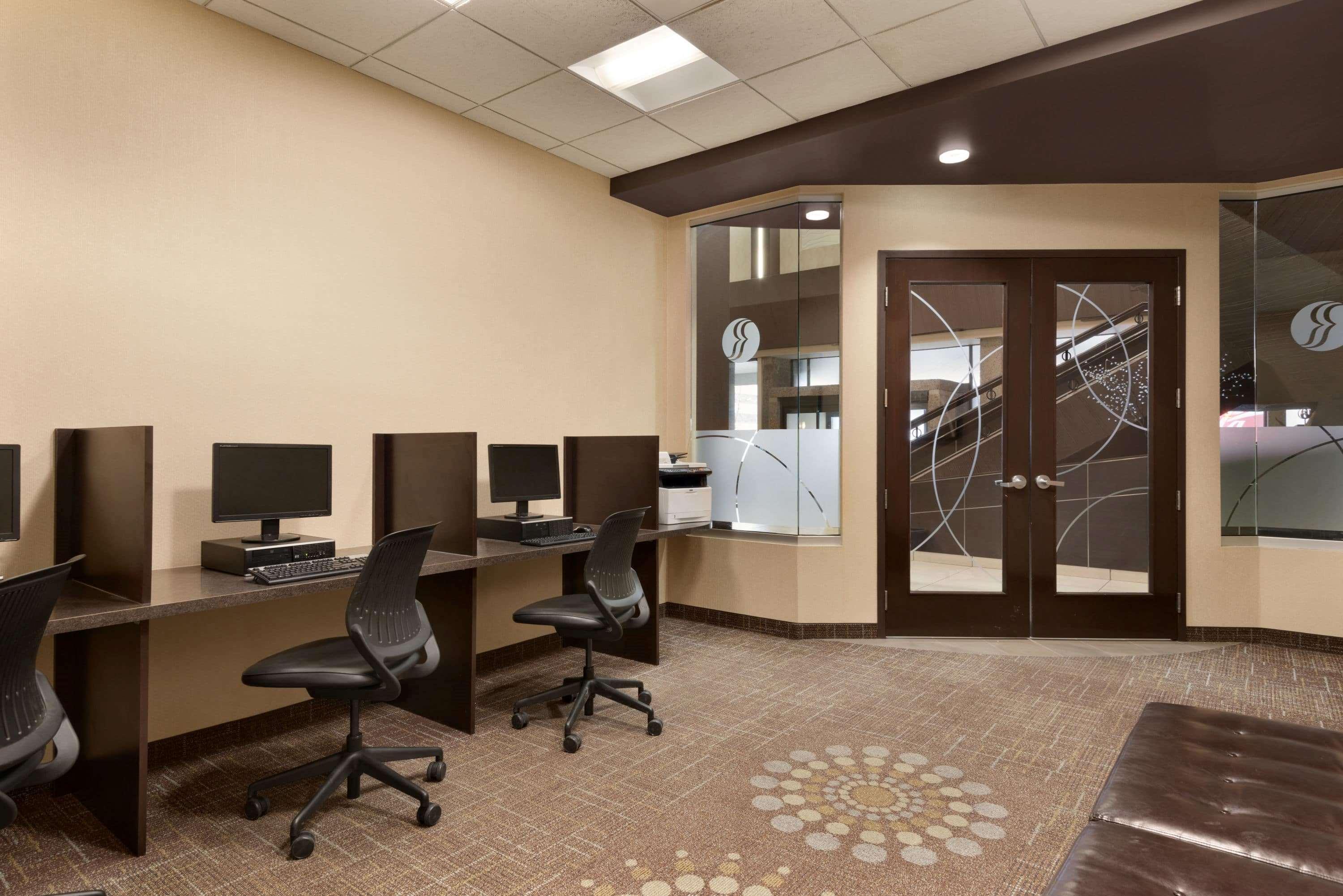Ramada Plaza By Wyndham Regina Downtown Hotel Exterior photo