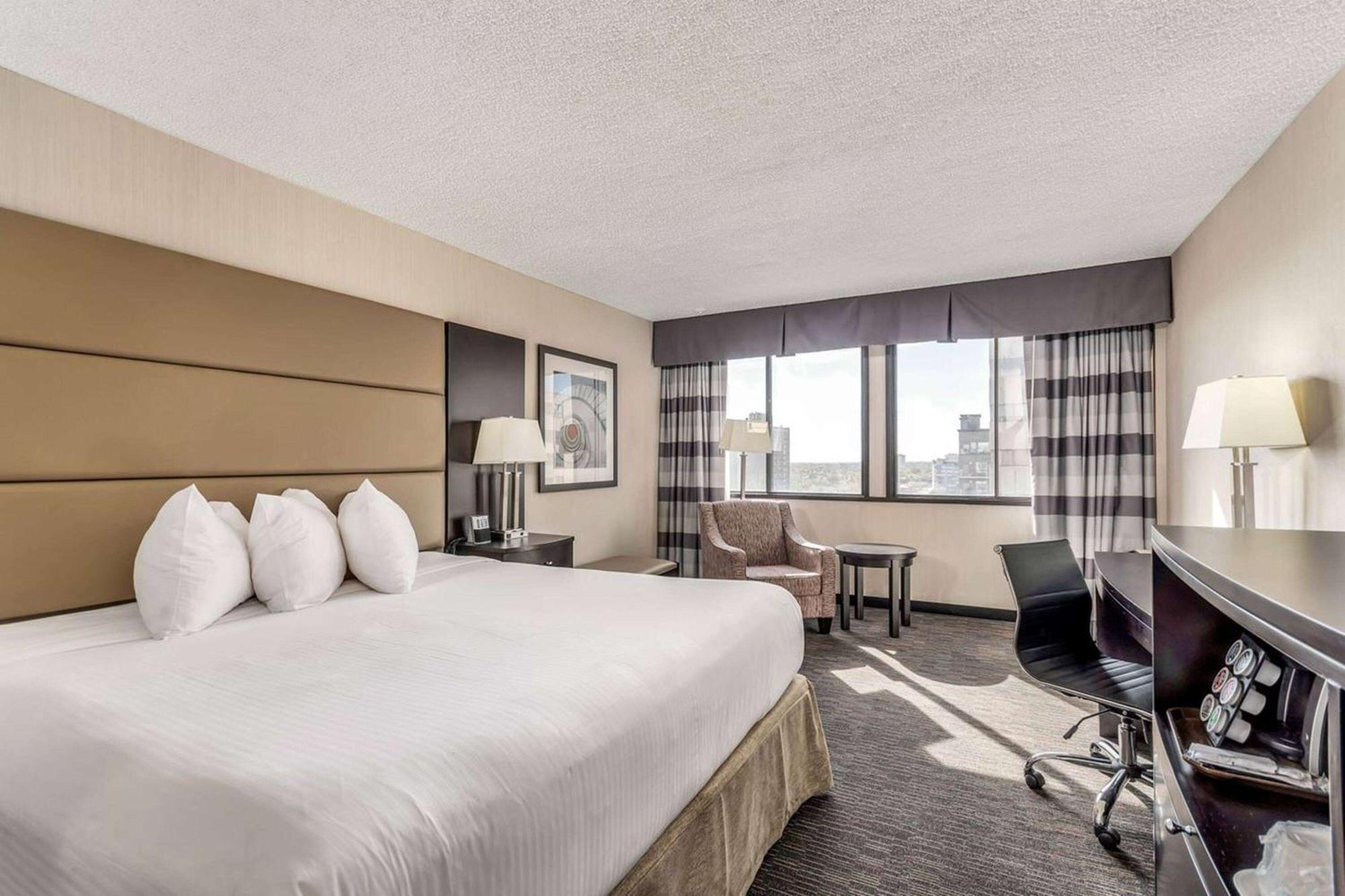 Ramada Plaza By Wyndham Regina Downtown Hotel Exterior photo